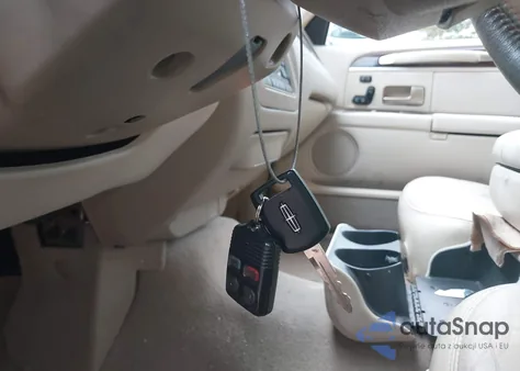 2007 Lincoln Town Car Signature Limited from USA, damaged, VIN 1LNHM82W57Y633673